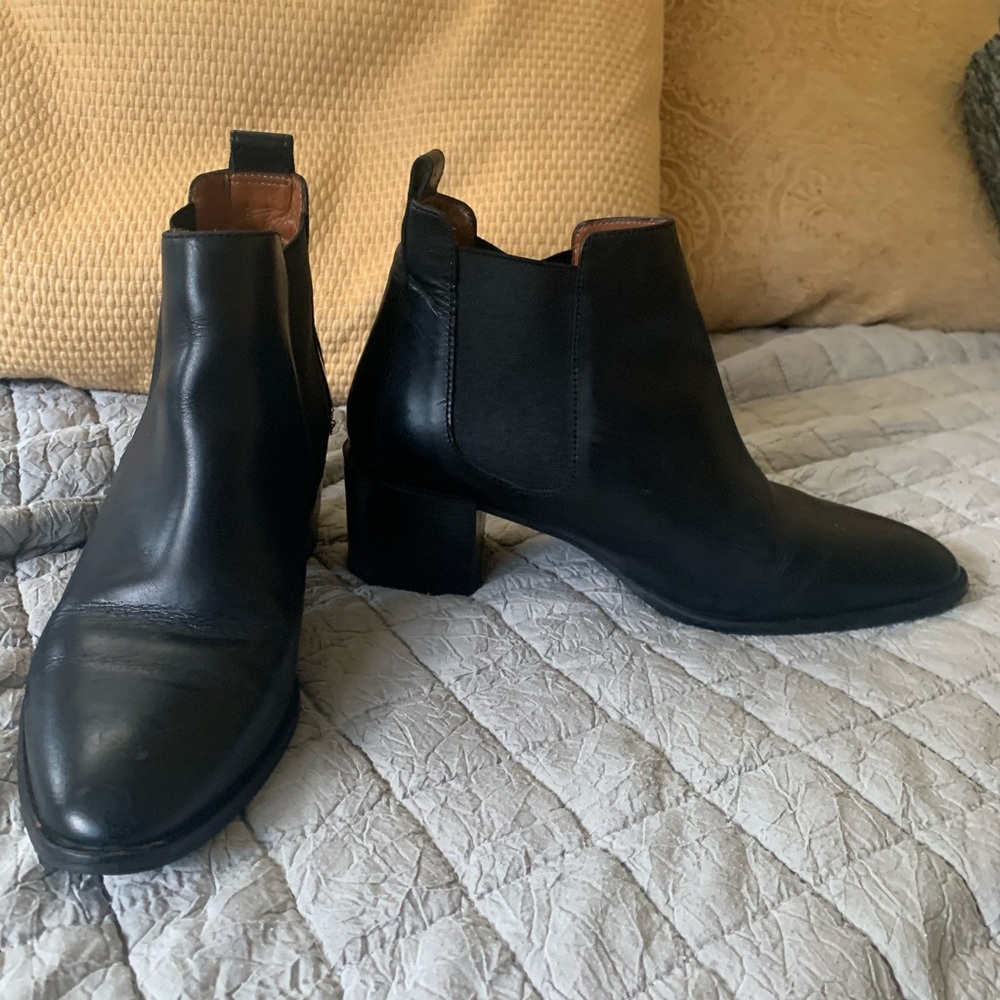 Everlane | Heeled Chelsea Boot